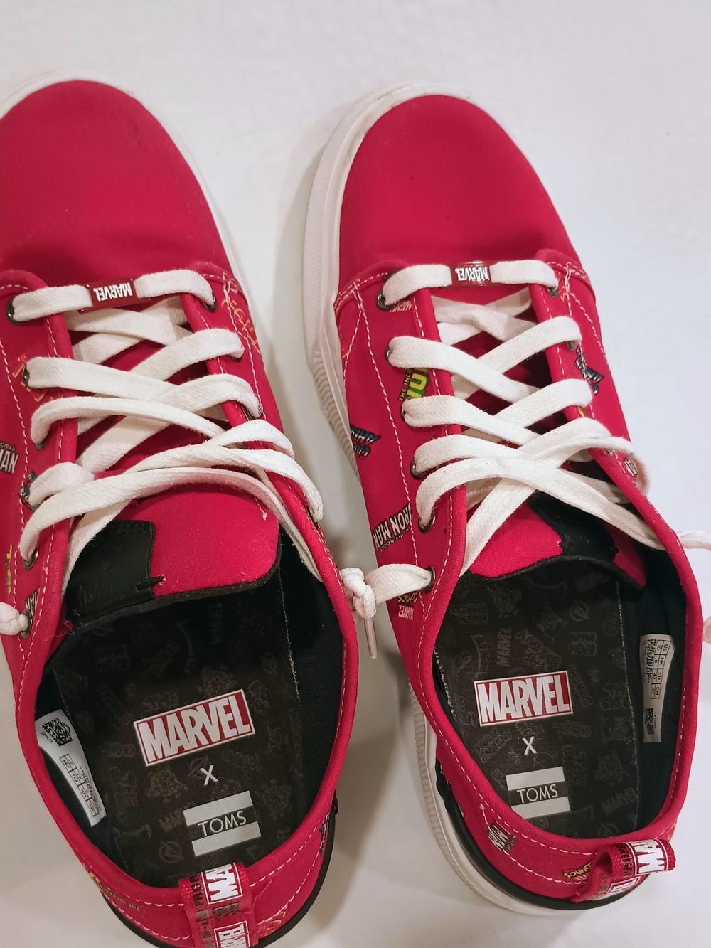Toms Women’s Red Printed Low-Top Sneakers with White Soles Size 10W - Picture 10 of 13